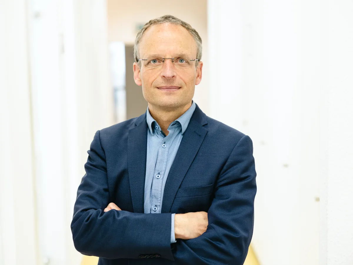 Portrait von DNR-Geschäftsführer Florian Schöne